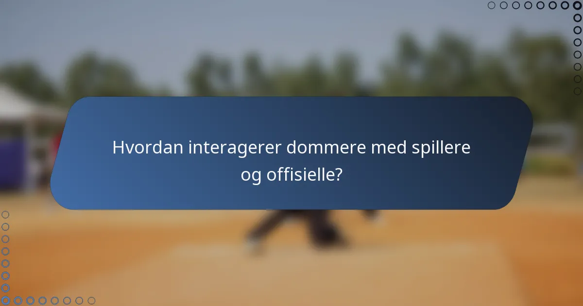 Hvordan interagerer dommere med spillere og offisielle?
